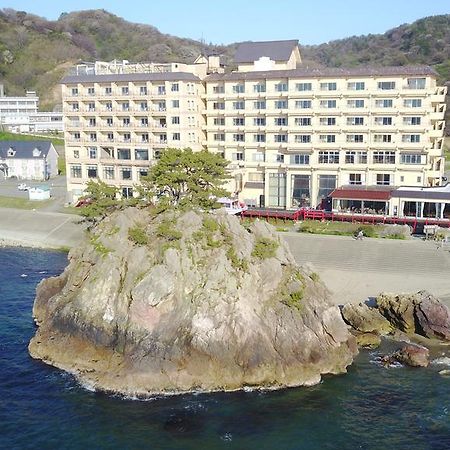 Готель Yura Onsen Yaotome Цуруока Екстер'єр фото
