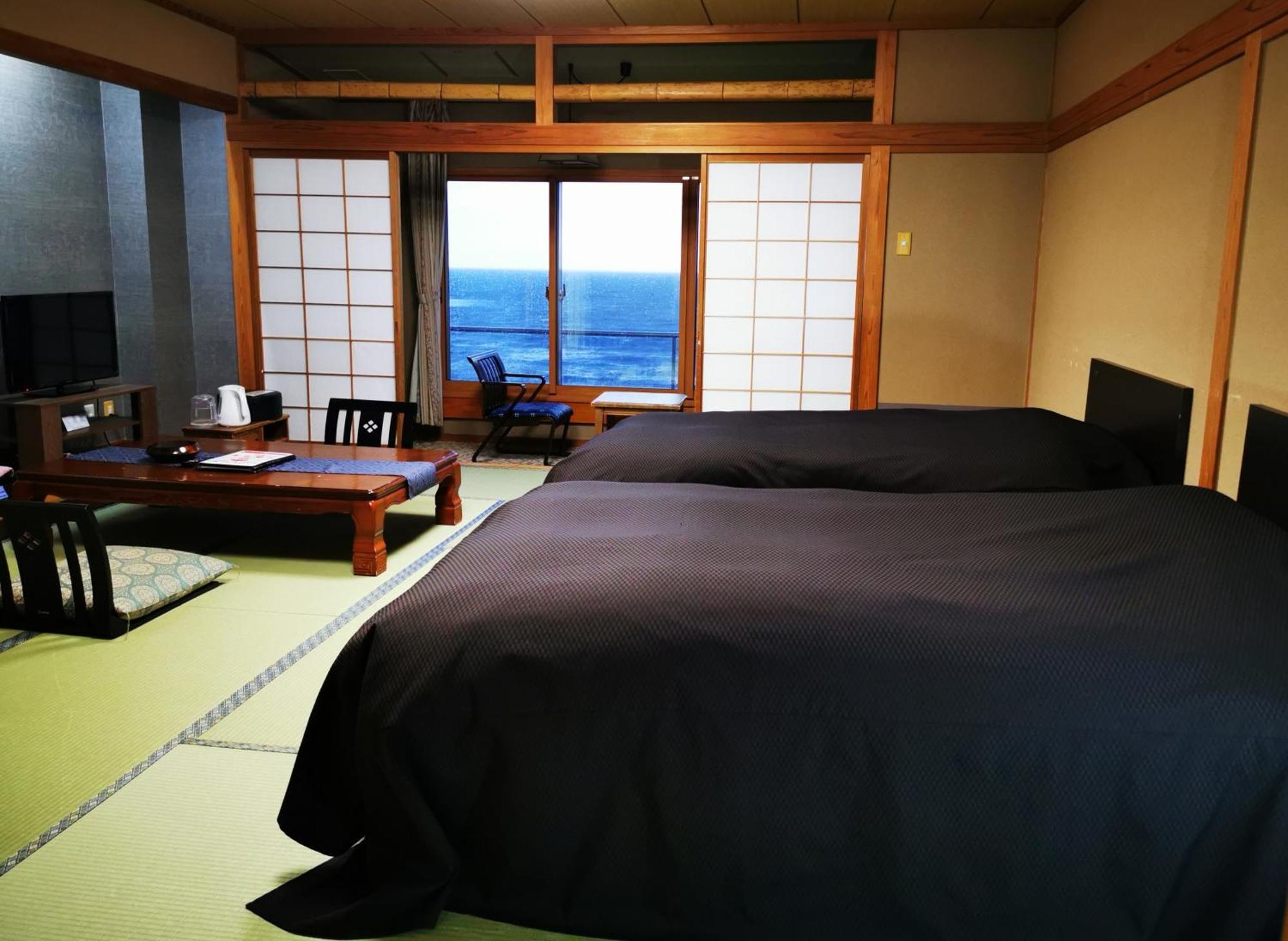 Готель Yura Onsen Yaotome Цуруока Екстер'єр фото