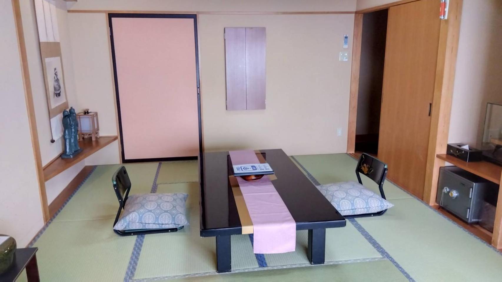 Готель Yura Onsen Yaotome Цуруока Екстер'єр фото