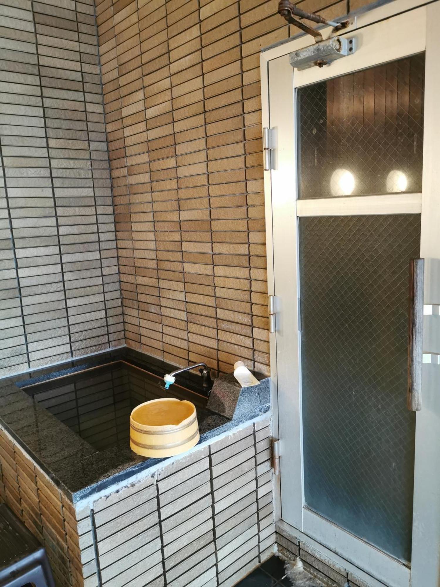 Готель Yura Onsen Yaotome Цуруока Екстер'єр фото